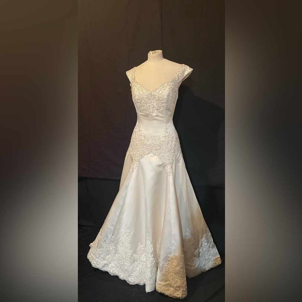 Elegant White Silk Lace Off Shoulder Wedding Dress 8 Saison Blanche Couture NWOT
